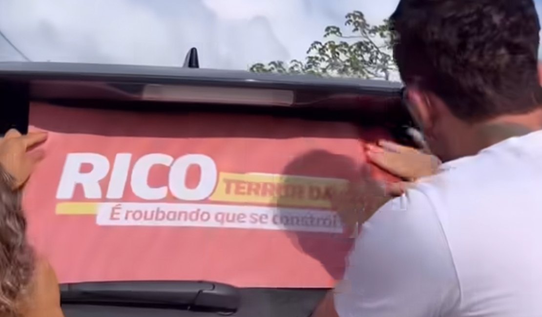 Rico Melquiades adesiva carros com frases polêmicas e ironiza possível candidatura a deputado