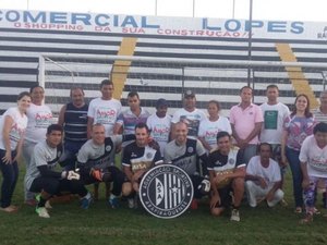 Pacientes do Caps-AD presenteiam o ASA com escudo feito em MDF