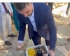 Flávio Bolsonaro serve churrasco a jornalistas e critica decisão de Moraes
