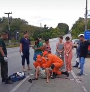 Colisão entre veículos deixa motoqueiro ferido na BR-104 em Branquinha
