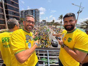Leonardo Dias e Fabio Costa participam de ato de 7 de setembro e reforçam apoio a Flávio Bolsonaro