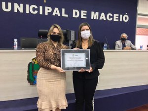 Por merecimento: delegada é homenageada com o título de cidadã honorária de Maceió