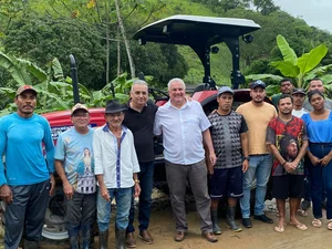 Alfredo Gaspar entrega maquinário agrícola e fortalece diálogo com a população de União e Murici