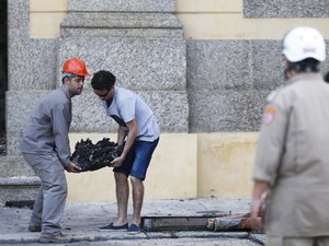 Acervo de Museu Nacional pode estar salvo em cofres e armários, dizem pesquisadores