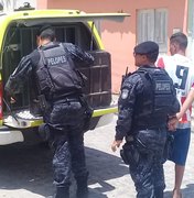 Homem é preso acusado de agredir esposa na frente dos filhos em Arapiraca