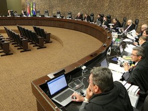 Pedido de vista adia julgamento de Toledo à vaga no TCE