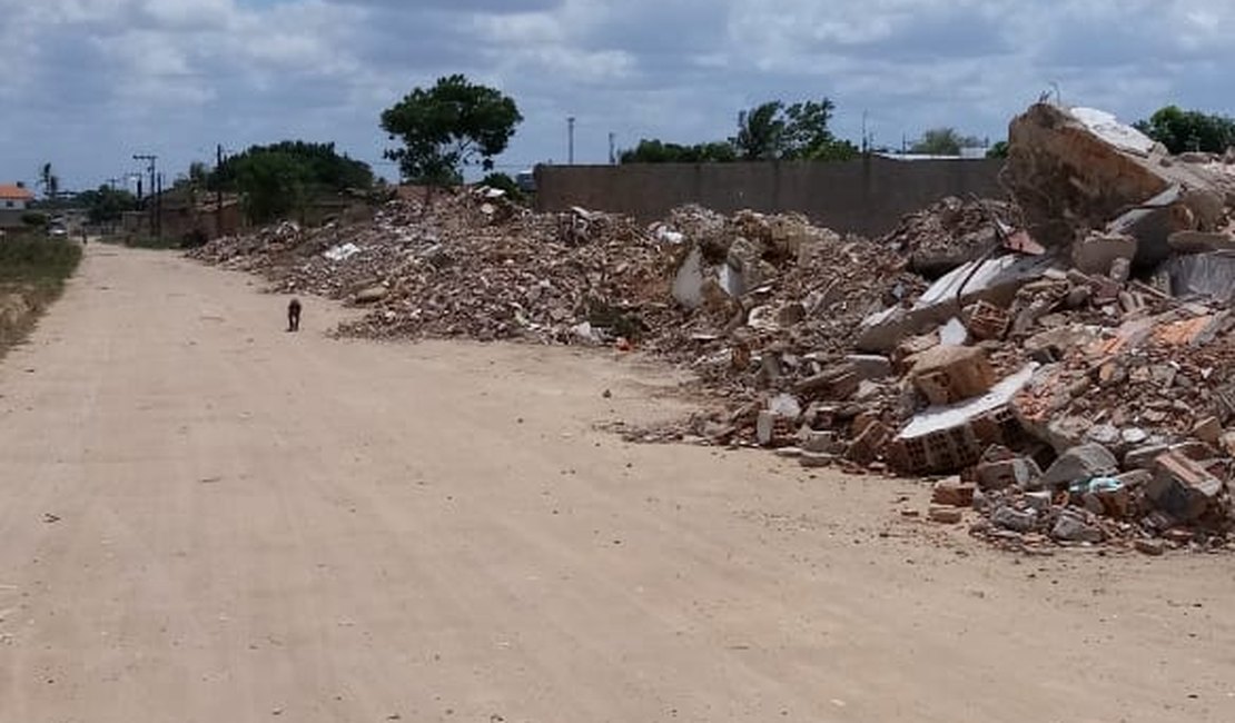 Defensoria cobra da prefeitura o fim de lixão irregular no bairro Itapuã, em Arapiraca