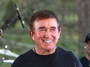 Festival de Inverno de Palmeira tem noite de emoção com Amado Batista nesta segunda-feira (18)