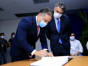 Governo de Alagoas lança programa com mais de 11 mil bolsas para professores e alunos