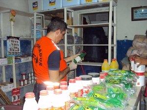 Fiscalização apreende mais de 370 litros de agrotóxicos