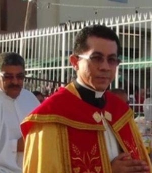 Corpo do padre Siddharta Thiago Vital é sepultado neste domingo, em Maceió