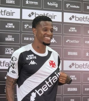 Tchê Tchê é apresentado no Vasco e revela admiração antiga pela camisa do clube