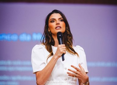 De olho em 2026, primeira-dama de Maceió muda nome no Instagram