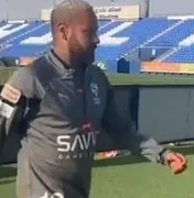 Neymar volta aos treinos no Al-Hilal, e aparência do jogador repercute na web