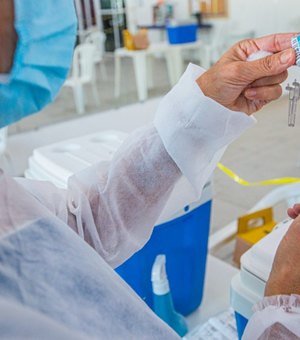 Após impasse com profissionais da indústria, Prefeitura de Arapiraca esclarece quem pode receber vacina contra a Covid-19