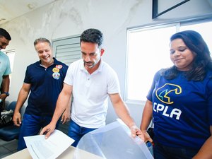 Paulo assina compromisso para manter  Programa do Leite em Alagoas