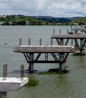 Construção da ponte entre Penedo e Neópolis (SE) chega a 50%