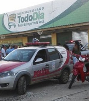 Funcionário de supermercado de Penedo é preso após furtar uísque no local de trabalho
