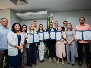 Governador assina ordem de serviço para construção de creches em cinco municípios