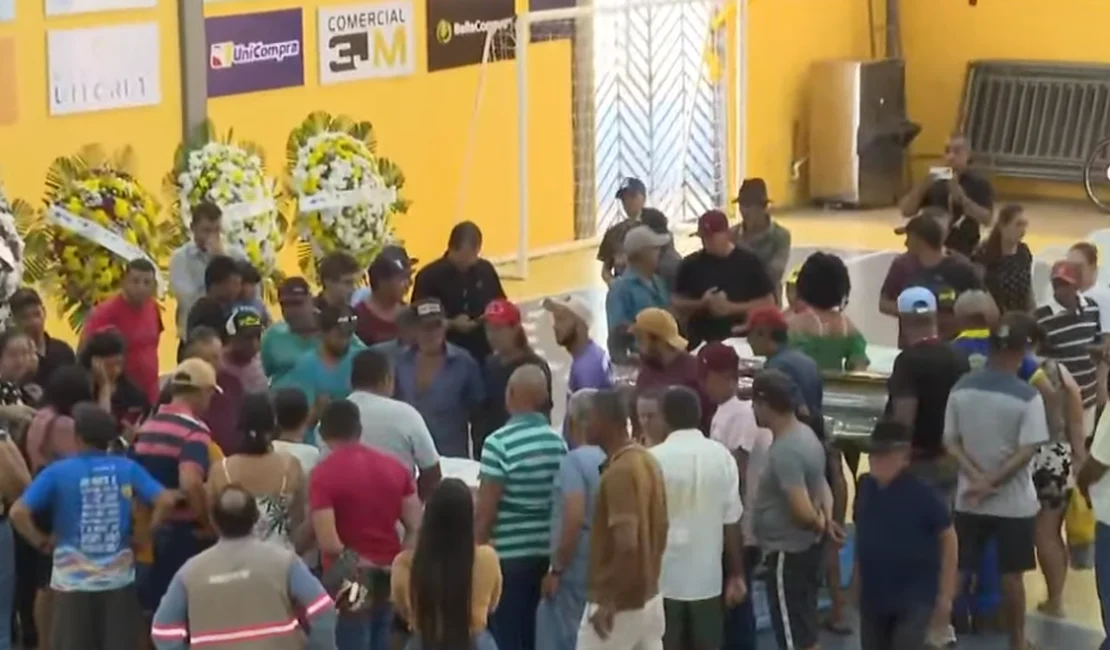 Vítimas de acidente com ônibus de romeiros são veladas no município de Coité do Nóia