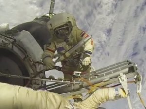 Página do Facebook engana milhões de pessoas com ao vivo falso do espaço