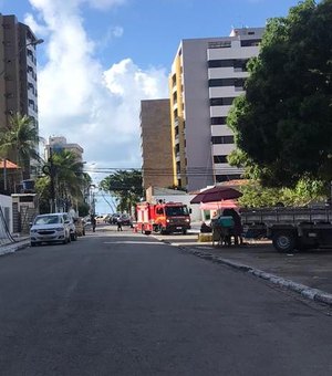 Princípio de incêndio em poste deixa trânsito lento na Ponta Verde