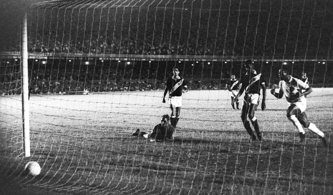 Morre Andrada, goleiro que levou o milésimo gol de Pelé