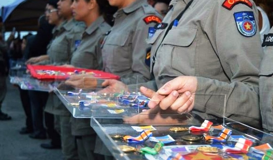 Governador Renan Filho promove praças e oficiais da Polícia Militar