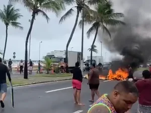 Após 48 horas sem energia, moradores bloqueiam Av. Assis Chateaubriand em protesto