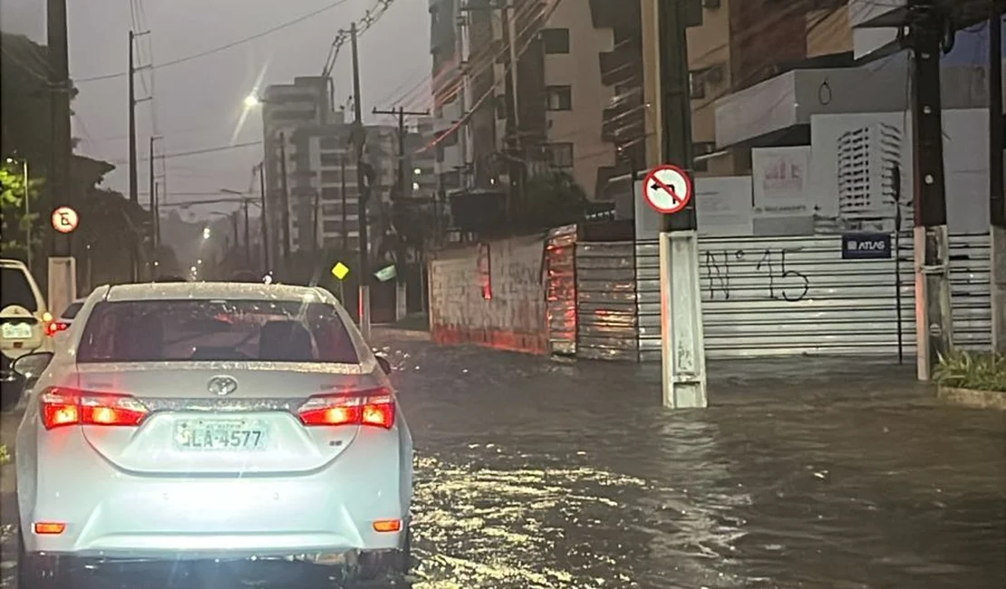 Chuvas intensas colocam Maceió em alerta máximo; Defesa Civil registra 89 ocorrências