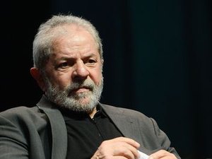 Lula decide não ir para Curitiba, diz jornal