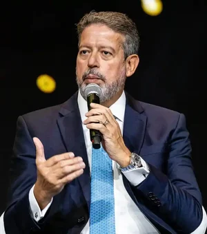 Arthur Lira adia relatório da reforma do Imposto de Renda para ‘baixar a poeira’