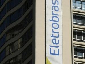 Eletrobras adia decisão de privatizar 6 distribuidoras; uma delas em AL