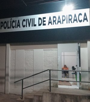 PMs prendem homem armado que circulava posto de gasolina em Arapiraca