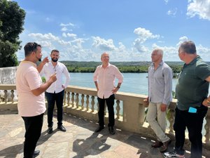 Empresários visitam Penedo para viabilizar investimento em hotelaria e no Polo Multissetorial