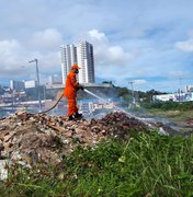 Incêndio em vegetação tira visibilidade de motoristas no bairro da Levada