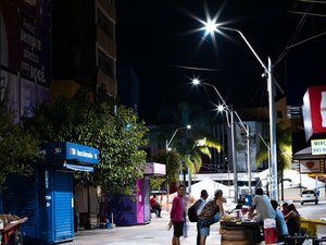 Prefeitura realiza reparos emergenciais em luminária no Centro de Maceió