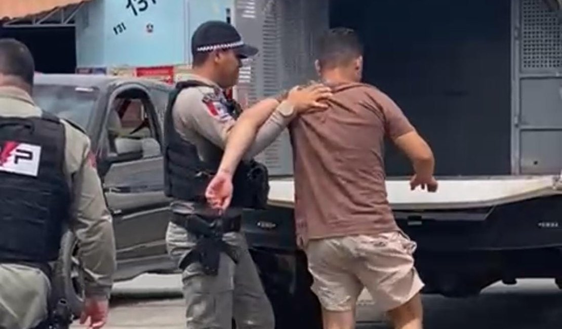 Homem finge estar armado, tenta roubar moto e é detido e hostilizado por populares em Arapiraca