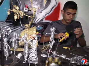 [Vídeo] Estudante e DJ arapiraquense usa arame para produzir obras de arte