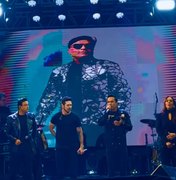 Cavaleiros do Forró homenageia Neto Araújo em show após morte do cantor