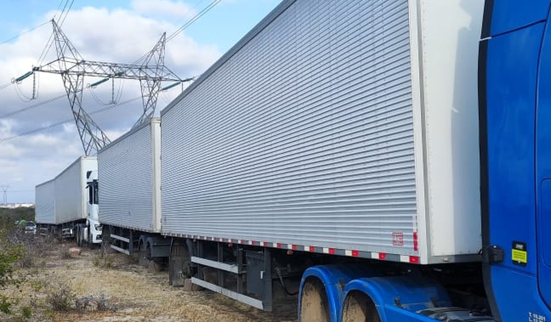 Motoristas são feitos reféns e têm carga roubada em Delmiro Gouveia