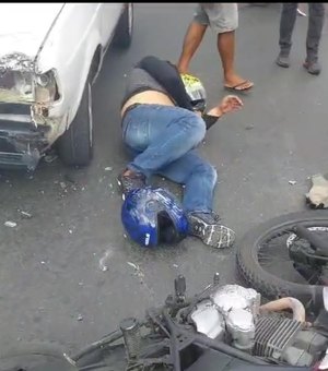 Motociclista fica ferido após colisão com carro no Bebedouro
