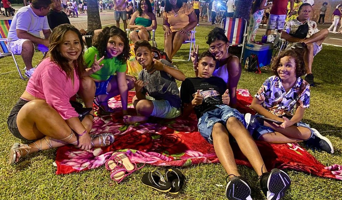 Família faz piquenique para curtir Verão Massayó com crianças