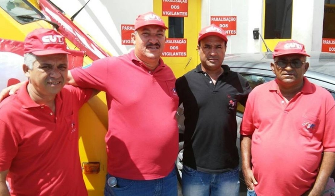 Caixas eletrônicos voltam a ser abastecidos com fim da greve dos vigilantes