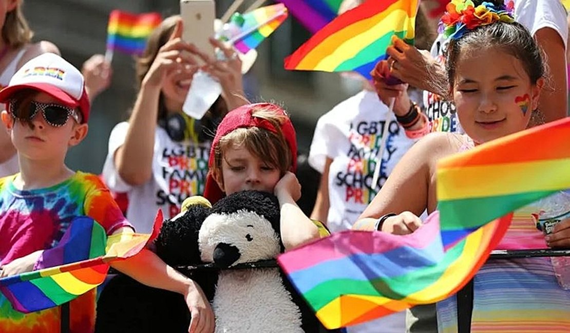 Projeto que proíbe crianças na Parada LGBT+ de Alagoas pode ser vetado por Paulo Dantas