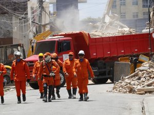 Último corpo é encontrado em meios aos escombros do Edifício Andréa