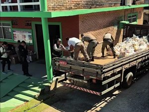 6º Batalhão da PM doa mais de 5 toneladas de alimentos e brinquedos