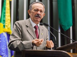 Benedito de Lira afirma que crises são normais na democracia e pede união