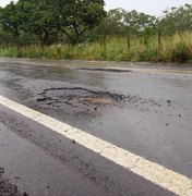 [Vídeo] Buracos na AL 115 trazem riscos aos condutores entre Arapiraca e Lagoa da Canoa