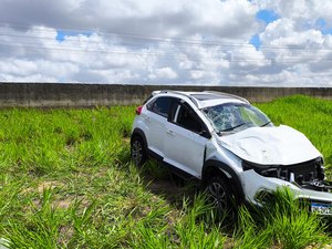 Cinco pessoas ficam feridas, incluindo uma criança, em acidente na BR-101 em Teotônio Vilela